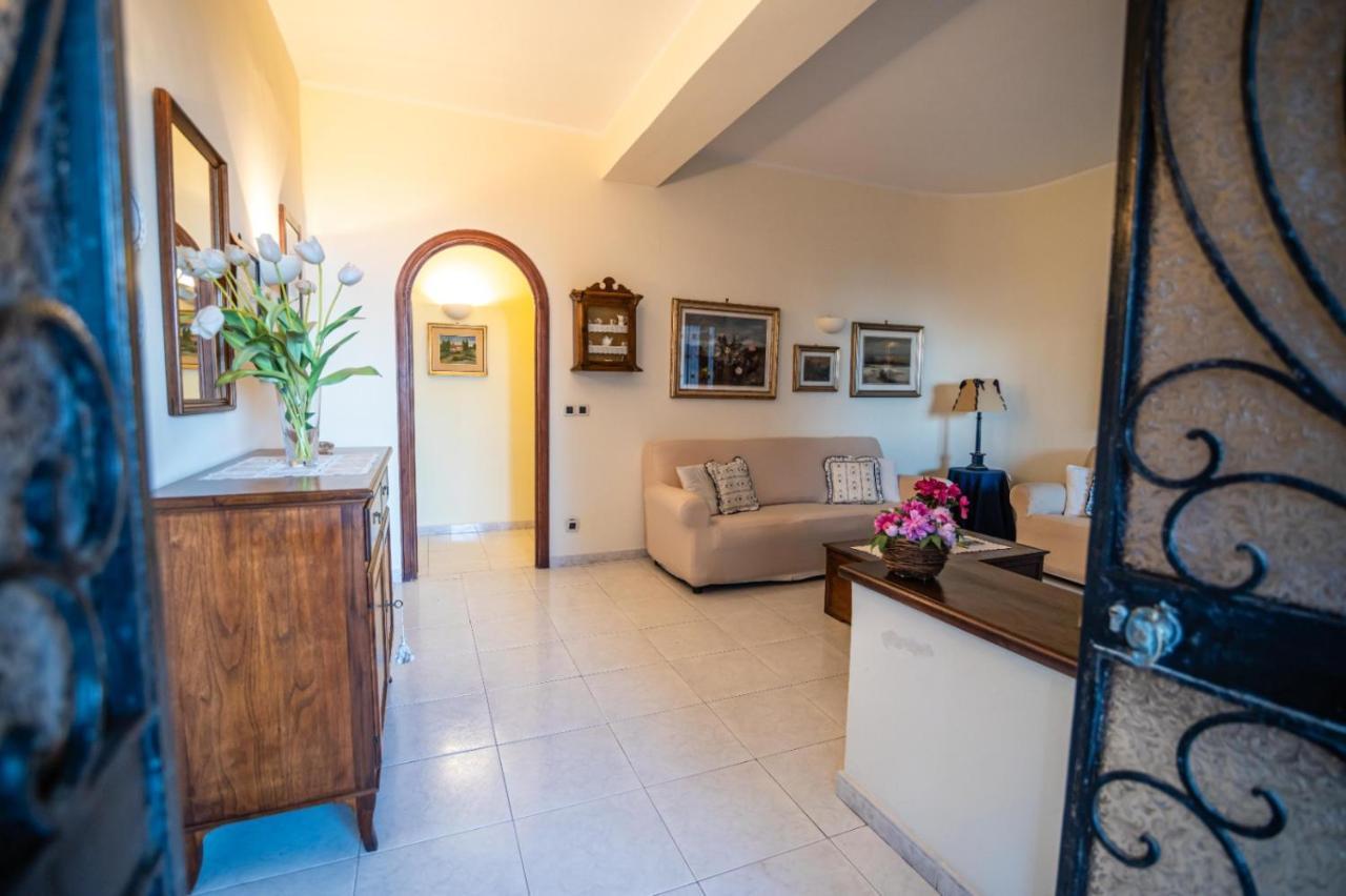 Courrier-House Lejlighed Aci Castello Eksteriør billede